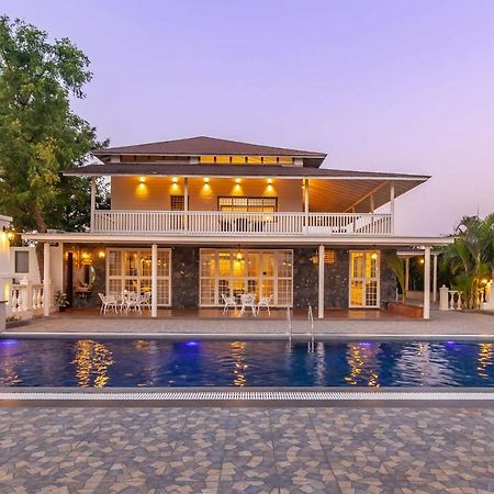 Stayvista's Lake La Vie: Tranquil Lakeside Villa with Pool and Farmland Views Nashik Exterior photo