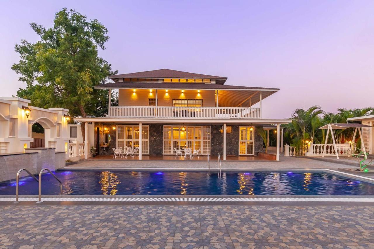 Stayvista's Lake La Vie: Tranquil Lakeside Villa with Pool and Farmland Views Nashik Exterior photo