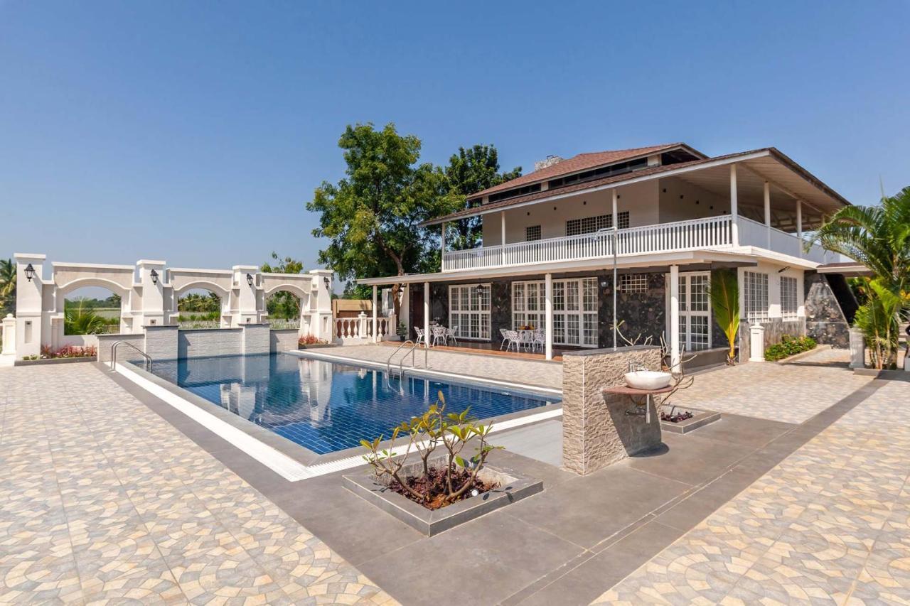 Stayvista's Lake La Vie: Tranquil Lakeside Villa with Pool and Farmland Views Nashik Exterior photo