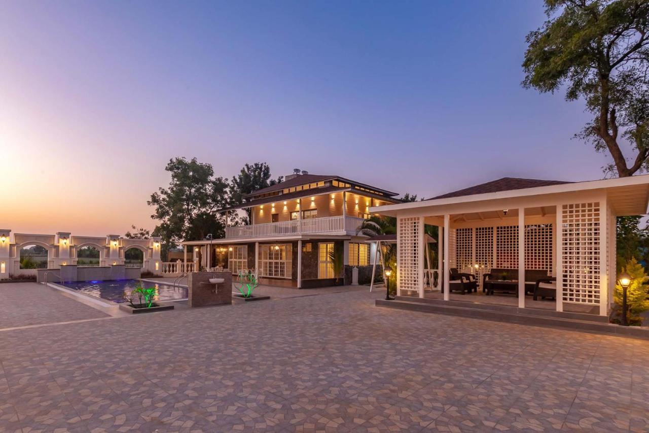 Stayvista's Lake La Vie: Tranquil Lakeside Villa with Pool and Farmland Views Nashik Exterior photo
