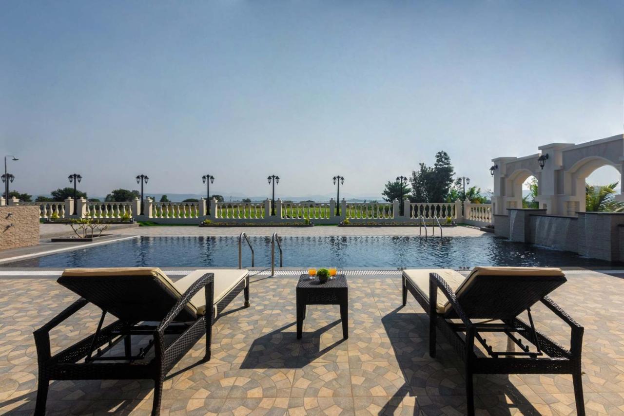Stayvista's Lake La Vie: Tranquil Lakeside Villa with Pool and Farmland Views Nashik Exterior photo